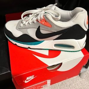 NIKE AIR MAX CORRELATE